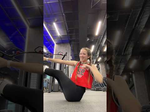 КВИНКА УТАЩИЛА САШКУ😱Или нет..😂#роблокс #игры #смешное #квинка