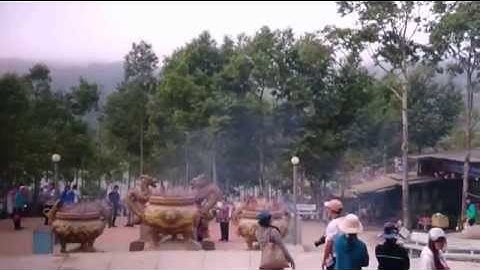 Tượng Phật Di Lặc trên Thiên Cấm Sơn lớn nhất Châu Á.