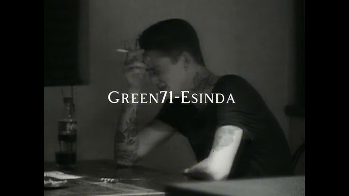 Katta kokrakli qora tanli ayolning fotosurati