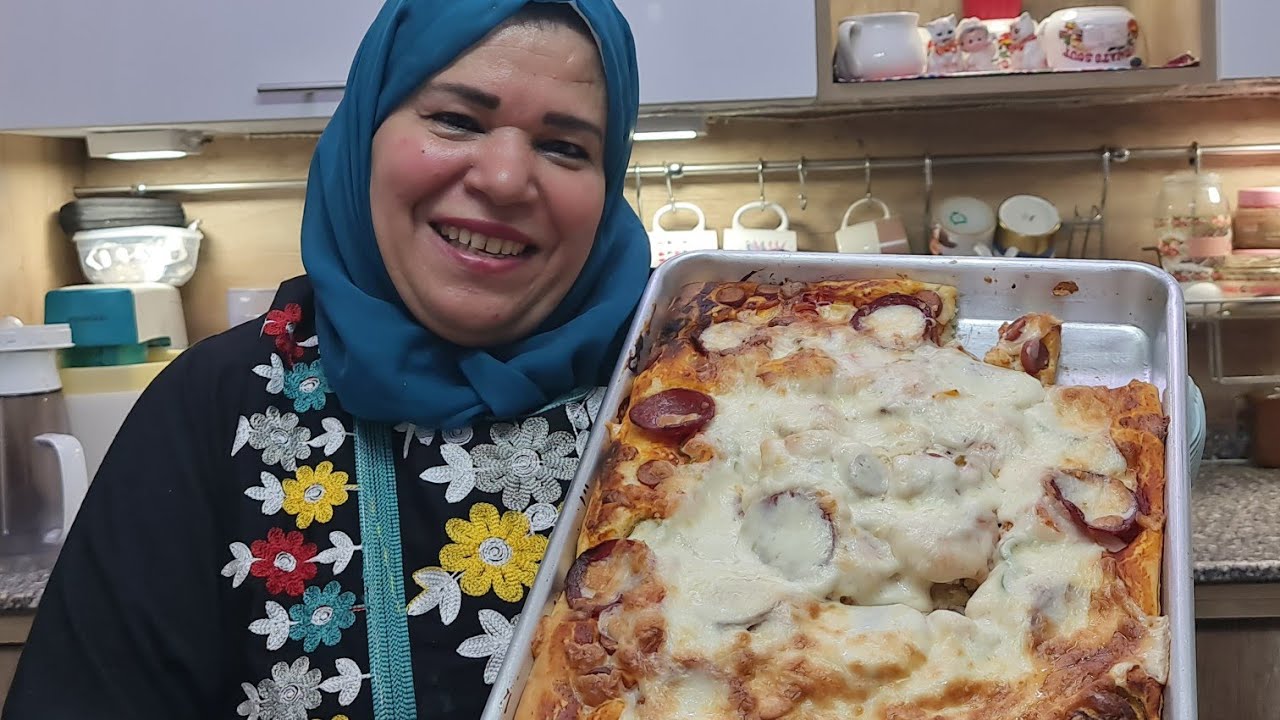 ولا تعجنيها ولا تفرديها⁉️ فى الخلاط اضربيها وف صاج الفرن حطيها  دى ولا  بيتزا ولا فطير زيها