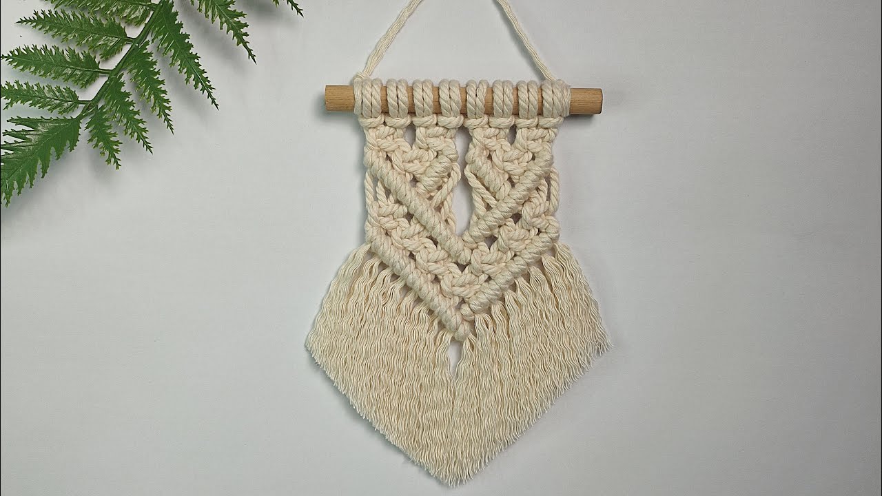 #DAY24 | DIY Mini Macrame Wall Hanging | Easy Tutorial for beginners ...