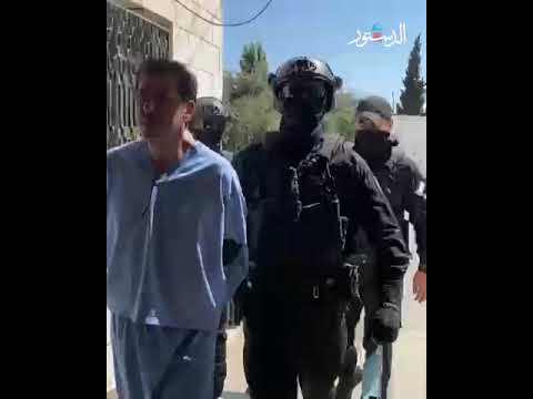 باسم عوض الله عند دخوله محكمة امن الدولة