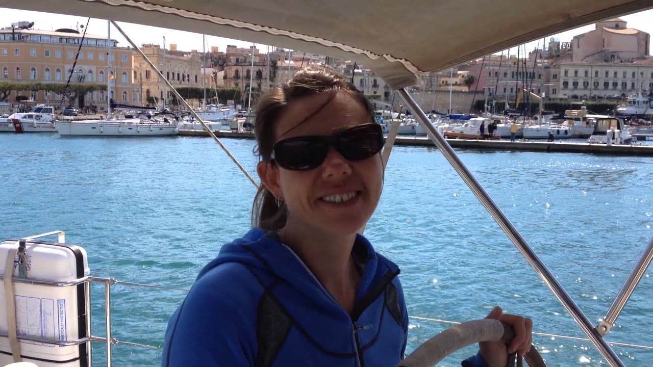 Loryn helming Britican out of Syracuse, Sicily