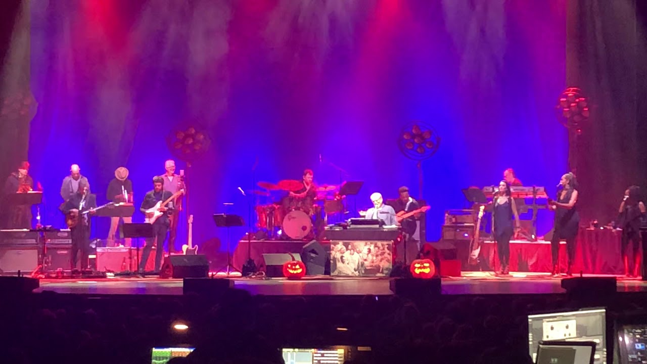 2018-10-29: The Nightfly by Steely Dan at The Beacon (NY City) - YouTube