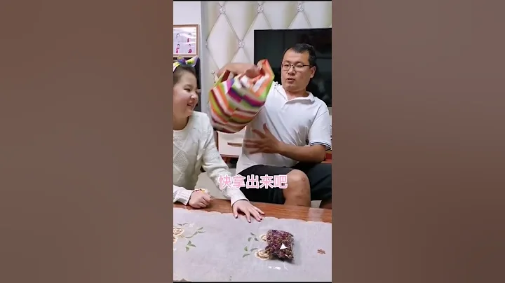 都说老师很抠 我来澄清一下 那是真抠啊 老师们都返校了 很快就要开学了 愿所有的莘莘学子 好好学习天天向上 - 天天要闻