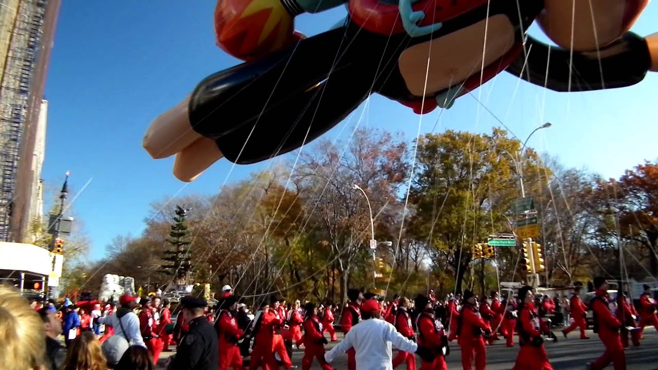 Macy's Thanksgiving Day Parade Monkey Julius 2011 - YouTube