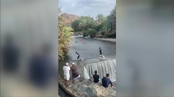 Warga terjebak banjir bandang di utara Oman | AFP