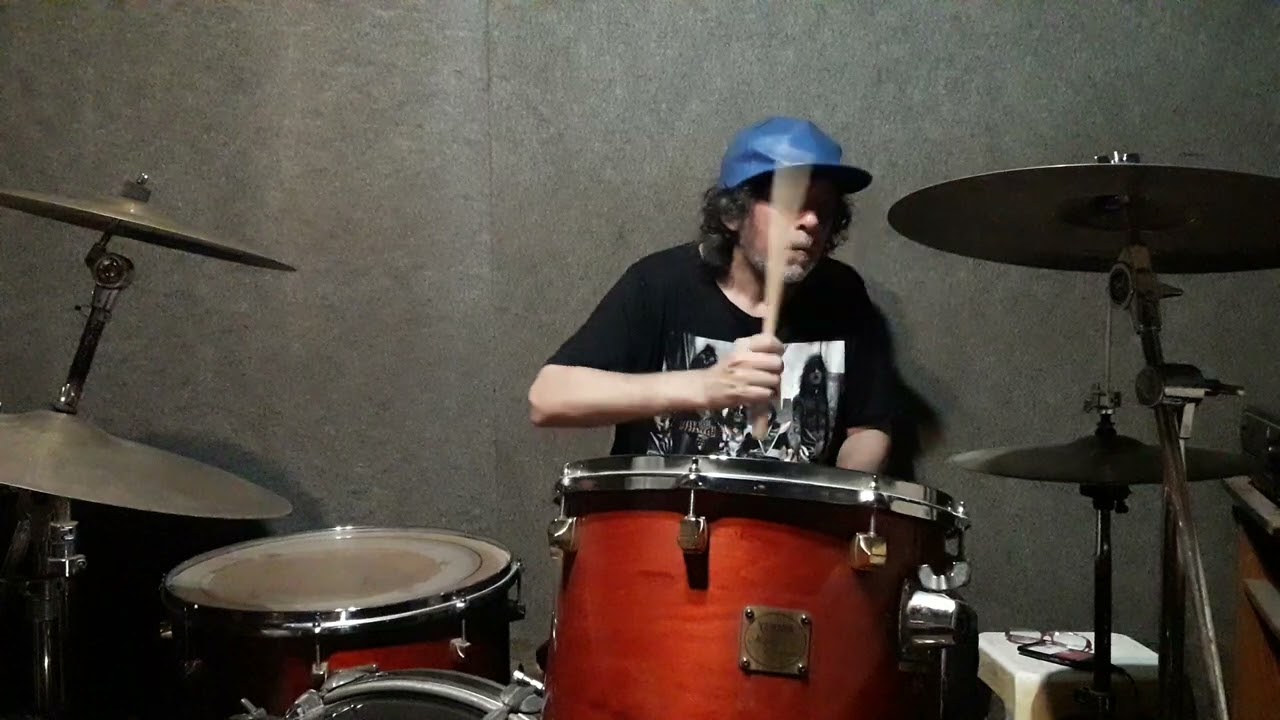 Voltando com um DrumCover hein! Então… o DrumCover, por menos valoriz