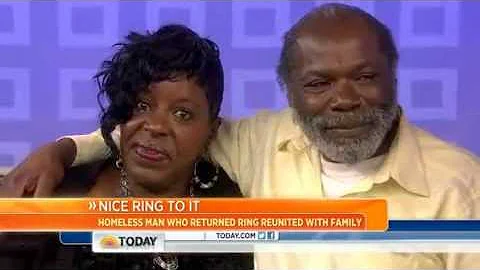 Homeless man who returned ring reunites with family - DayDayNews