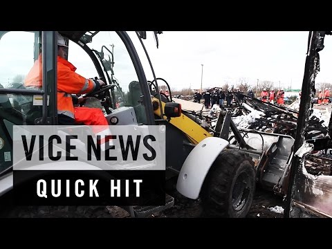 Clashes as Calais Migrant Camp Demolished: VICE News Quick Hit