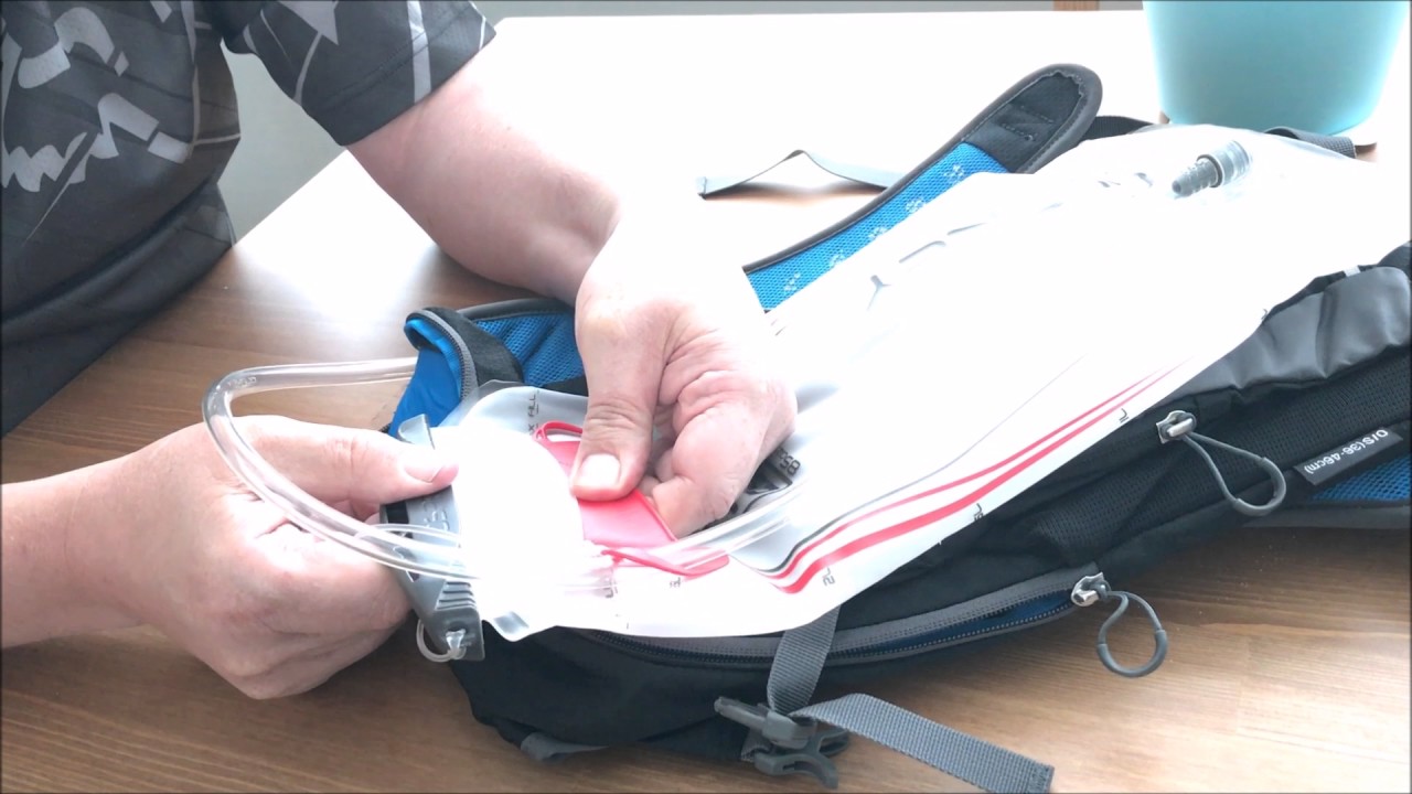 Kauwgom diep Diversiteit How to fill Osprey Hydration pack (Osprey Hydraulics LT) - YouTube