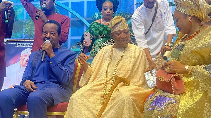 Moment Chief Adebutu  Kessington (Baba Ijebu) blessed King Sunny Ade At His 90th Birthday party 