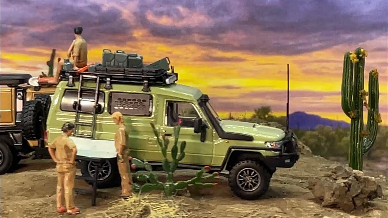 トランスフォーマー　キャリー Autobots Models 1:64 Toyota Land Cruiser J70 off-road modified