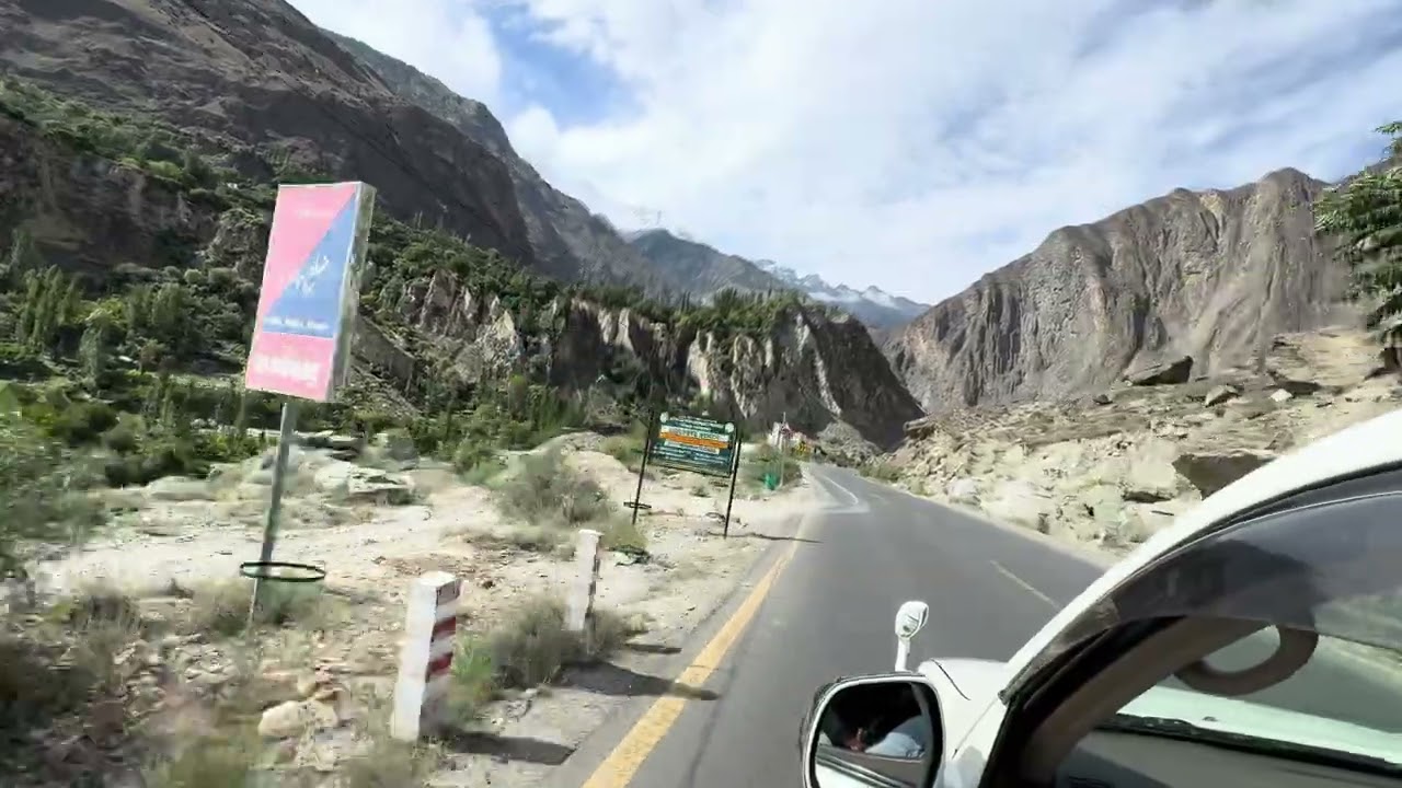 Road to Himalayan mountain 