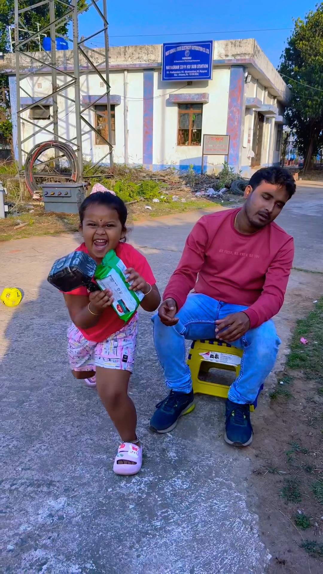 Ghanti Bajakar Biscuit Packet Le Gaya ???? #funny #viralvideo #shorts #trendingshorts