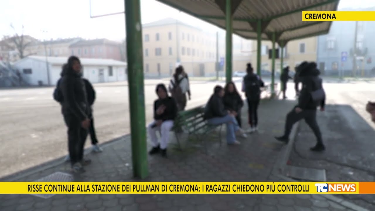 Risse continue alla stazione del pullman di Cremona: i ragazzi chiedono più controlli
