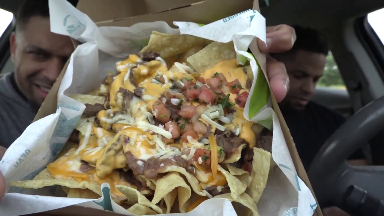 Eating Taco Bell Steak Nachos Box @hodgetwins - YouTube