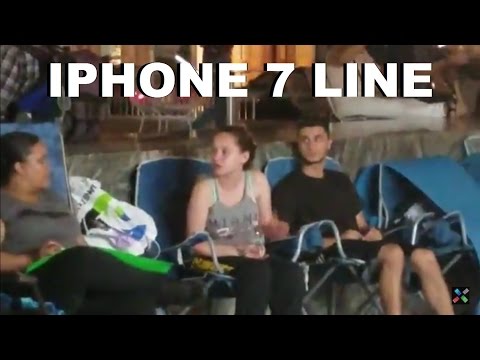 IPhone 7 Apple Store Line Week before Launch (5th Avenue NYC flagship)