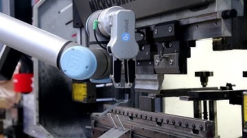 UR10e at Bending Machine