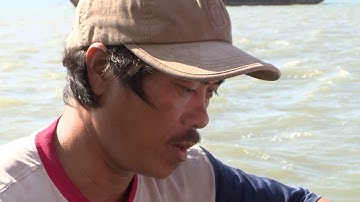 " Ngư dân - Cột mốc sống trên biển"