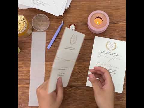 seal invitations with wax，so interesting!