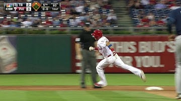 TB@PHI: Hernandez triples down the right-field line