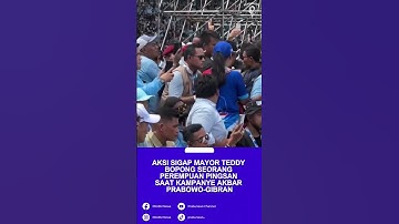 Gercep! Aksi Sigap Mayor Teddy Bopong Seorang Perempuan Pingsan saat Kampanye Akbar Prabowo-Gibran