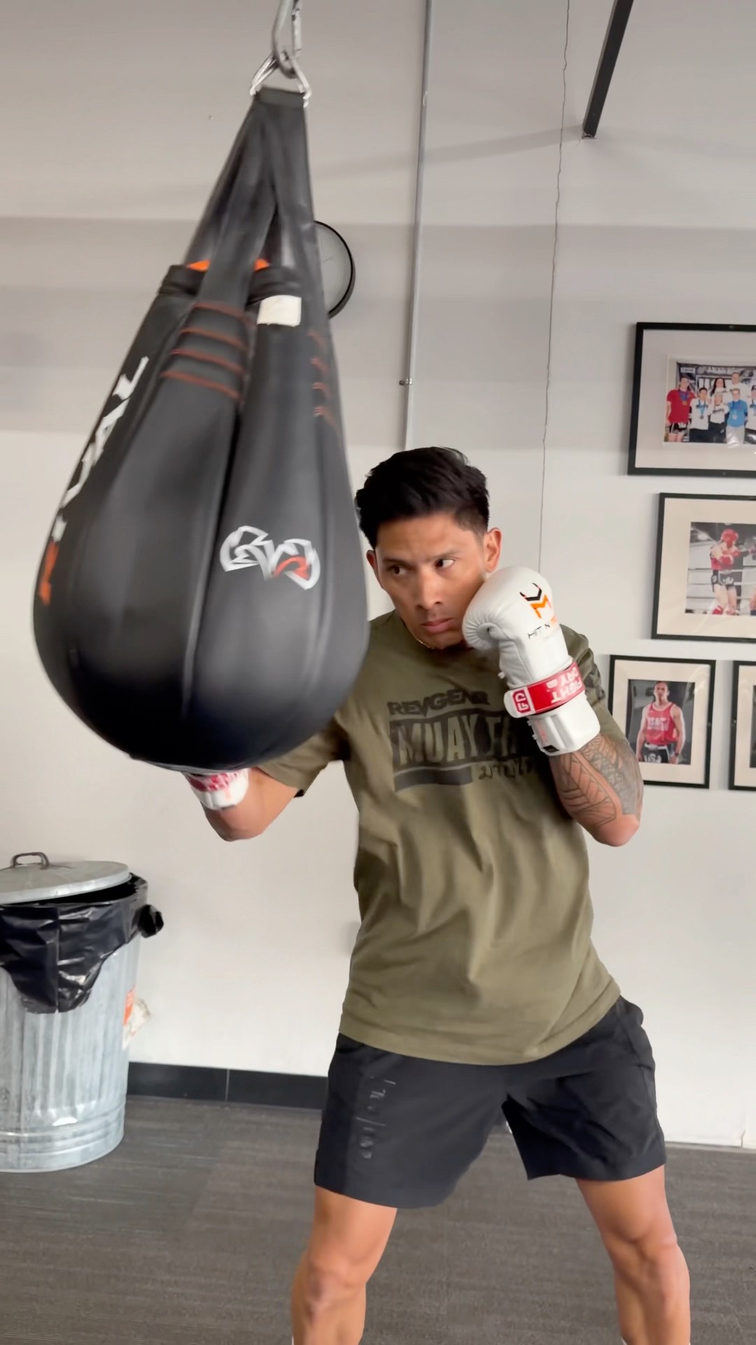 Hit N Move Compact 12 OZ Boxing Gloves - YouTube