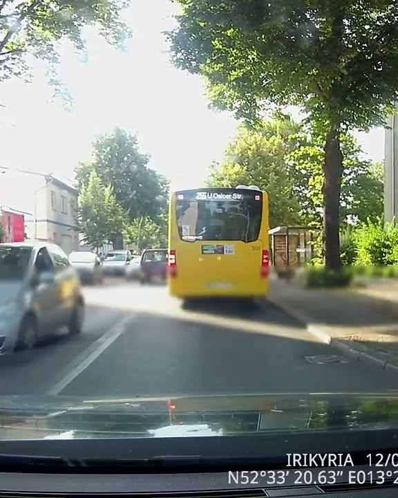 Ich muss unbedingt vor den bus kommen egal wie shorts 