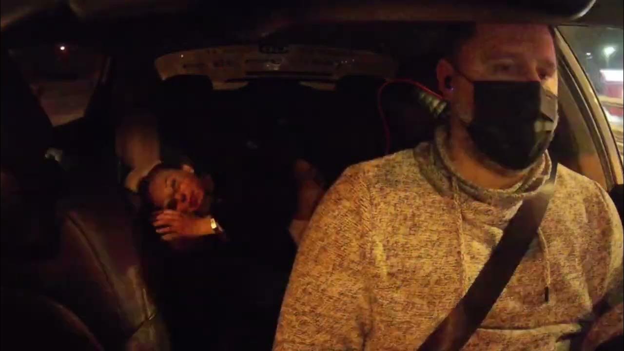 Такси перекресток. Автомобиль «такси». Таксист разрешат. Водитель и пассажир. Таксист разрешат.