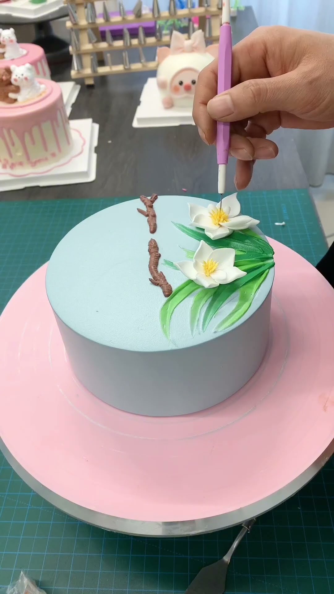 Today's cake flowers and kingfishers #production process #cake training #handpainted cake