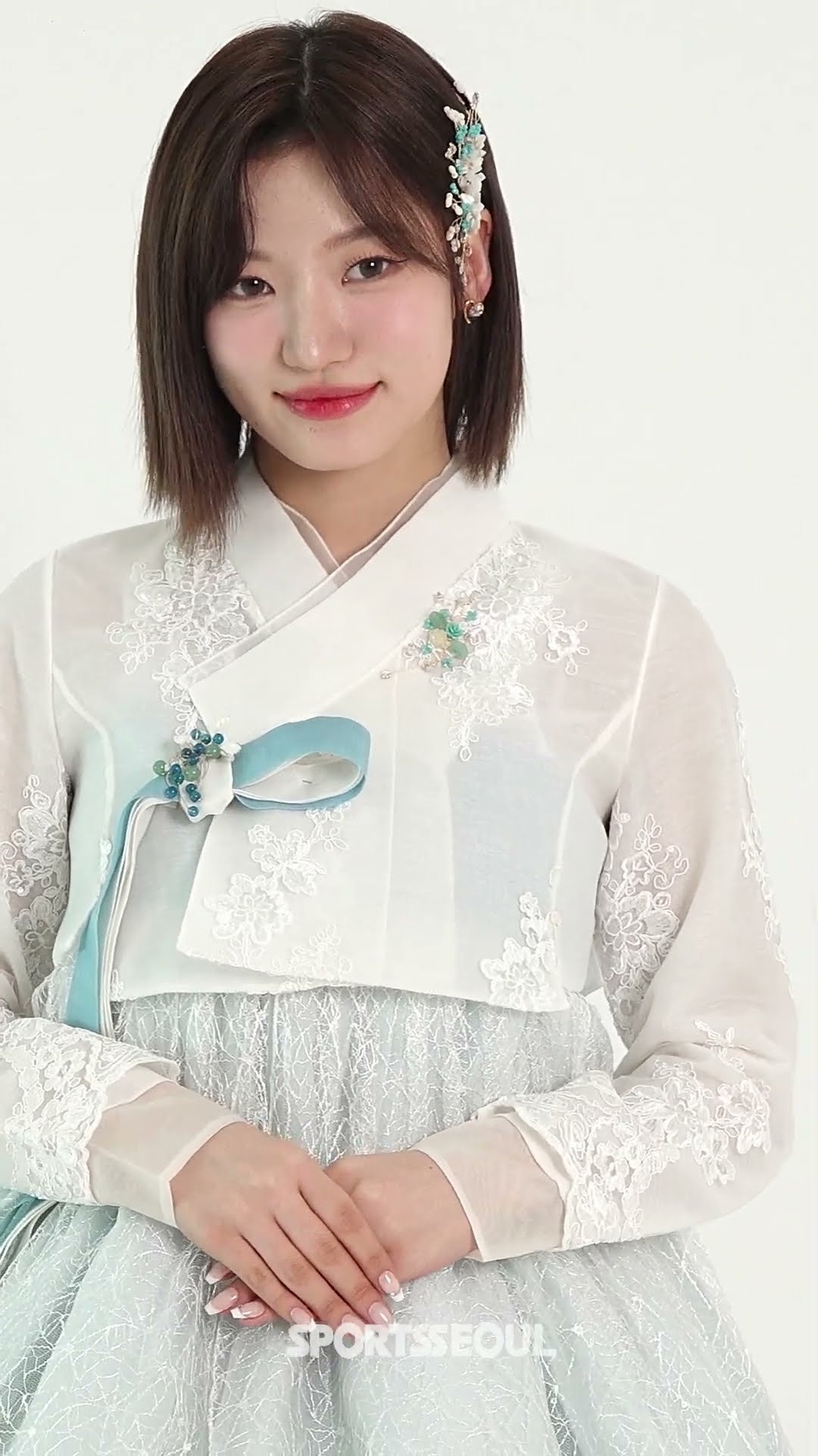 빌리 시윤, 똑단발과 한복이 찰떡궁합!