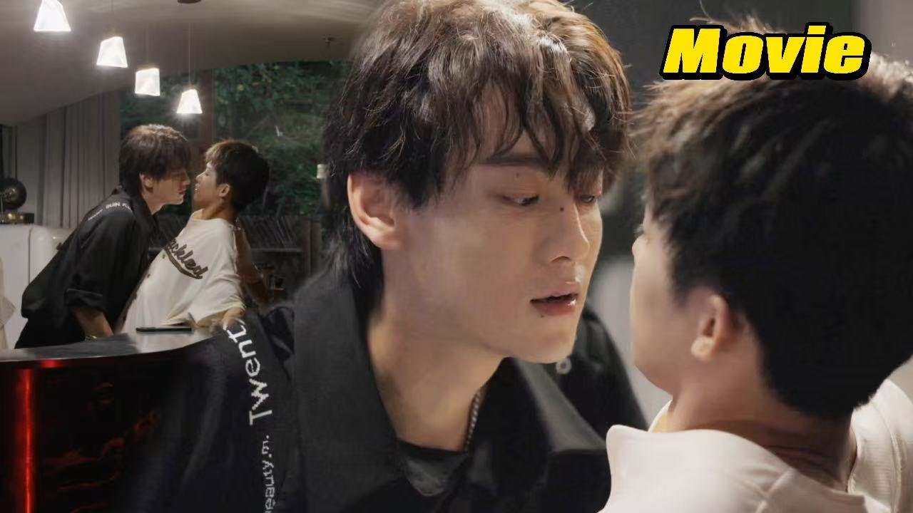 Нижний притворился неприступным, но дома верхний его связал и насильно поцеловал.