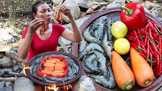 Survival cooking skill : Grill Shrimp with bell peppers and carrot for eating