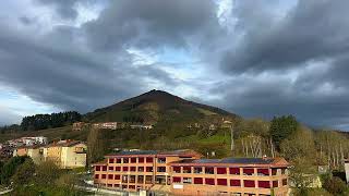 Download Lagu Hego haize indartsua Irimo gaiñean time laps errexa abiada horretan MP3