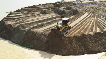 Wonderful Heavy Bulldozer Use Power Plowing Clearing Sand Into Slope Deep Water - អាប៊ុលរុញខ្សាច់