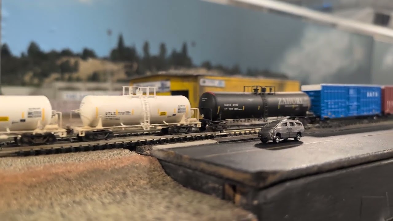 N Scale MRL and BN leading manifest