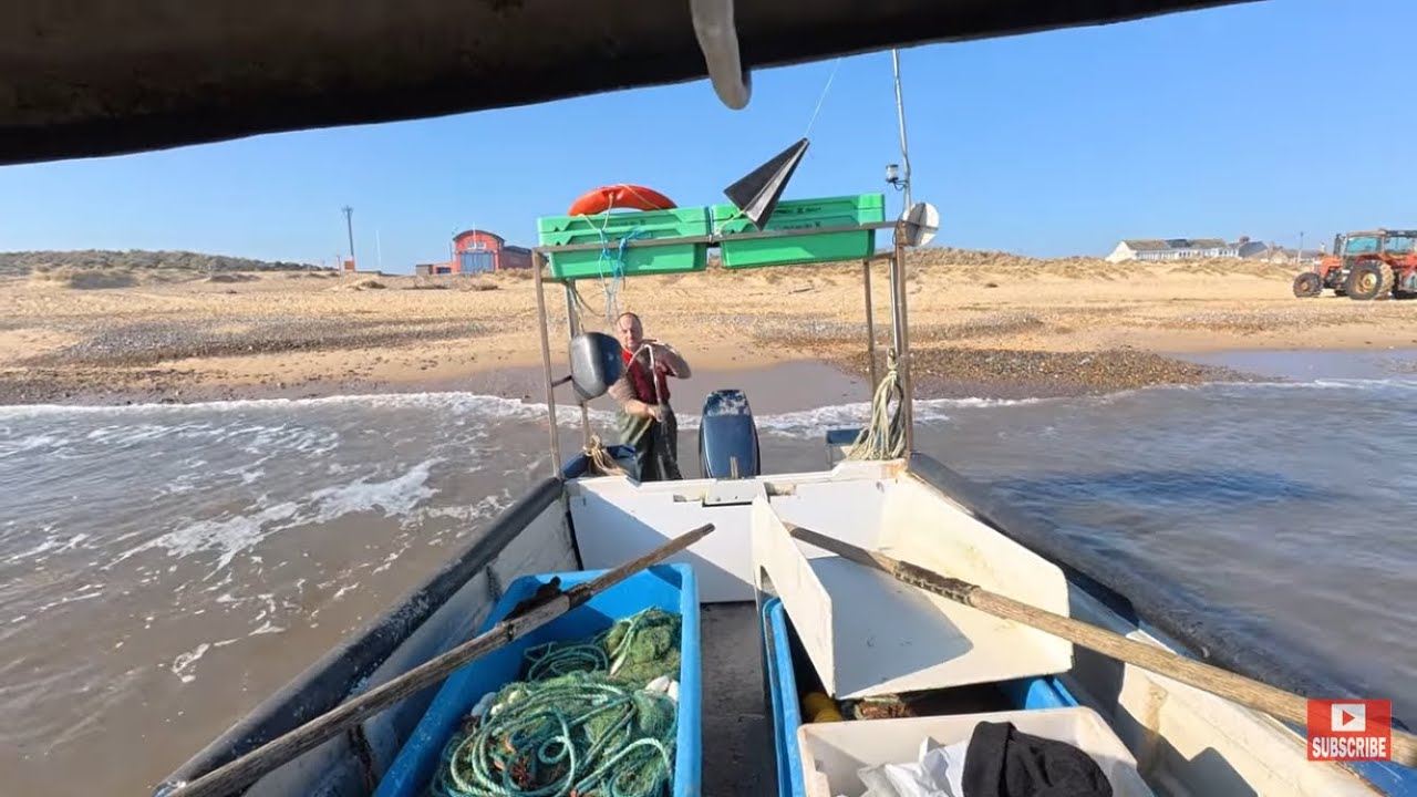 Тонны рыбы сами собой спускались на воду. Затопили сети за 5 минут. Наполнили емкости для приманк...