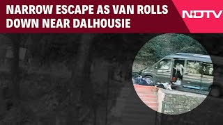Himachal Pradesh News | Passengers' Dramatic Escape As Van Rolls Down Slope Near Dalhousie