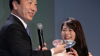 ドコモ社長が笑いを取りに？高畑充希にガラスの靴をプレゼント？ NTTドコモ「2015年夏の新商品発表会」3　#Mitsuki Takahata　#Shinichi Tsutsumi