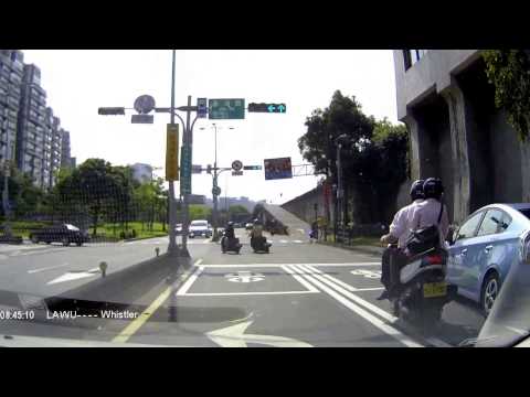 2015/06/16早上上班時間，台北樂群一路轉基湖路小擦撞