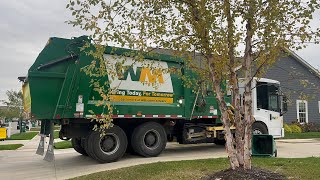 Fall! WM Econic Heil Python Recycle Truck Dumping 65 Gallon Bins!