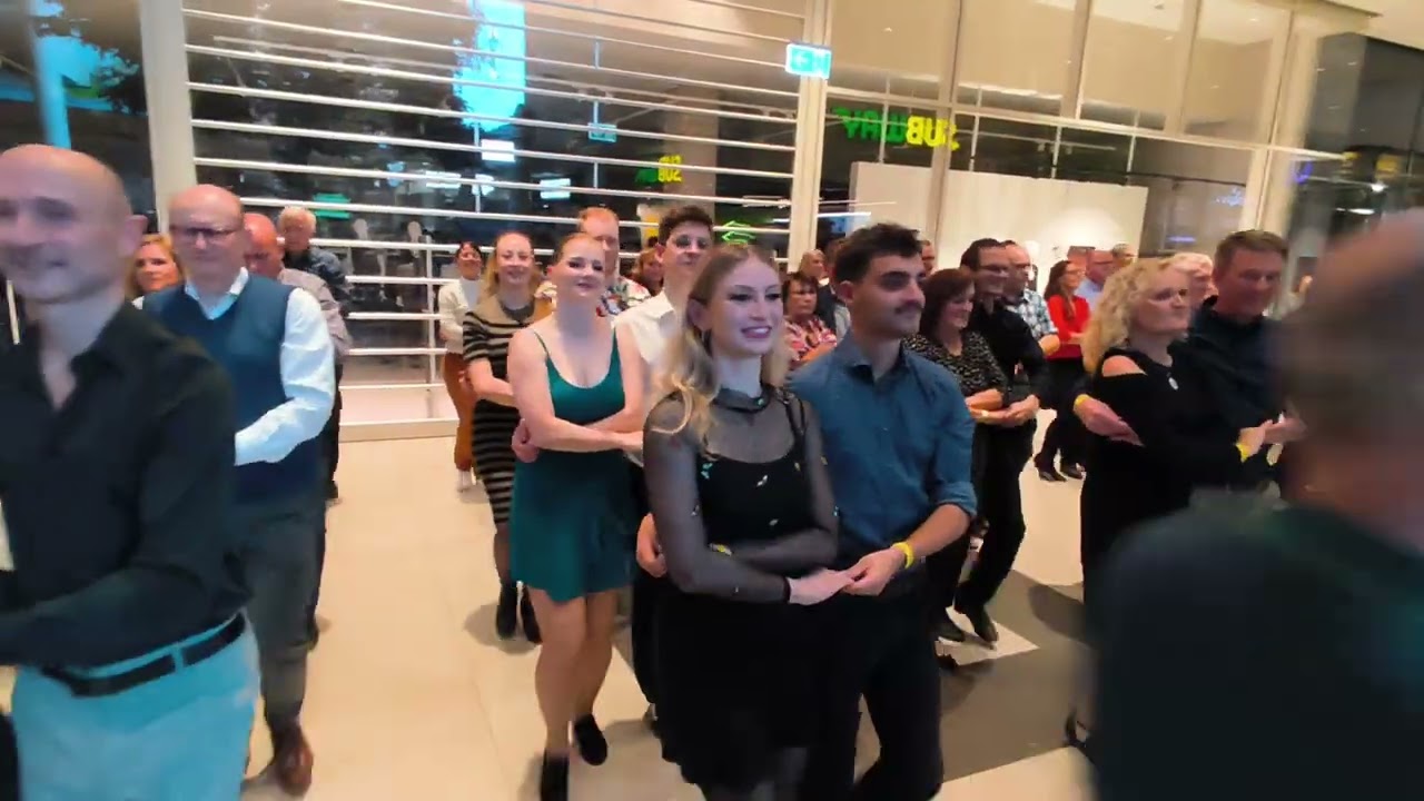 Welttanztag 2025 - Weltrekordversuch Bachata - Tanzschule Weise Block A+B