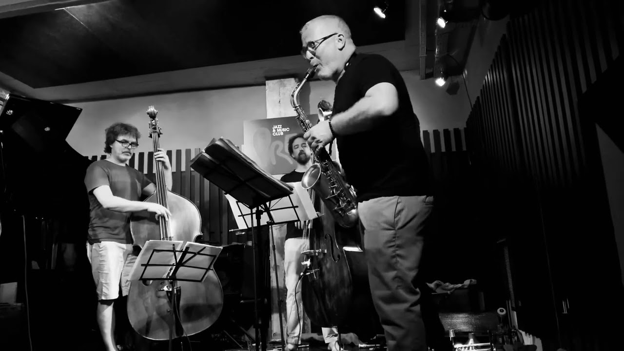 Slowfox [Gramss | Zoubek | Chisholm] + Valentin Garvie & Martin de Lassaletta @ Prez Jazz & Music