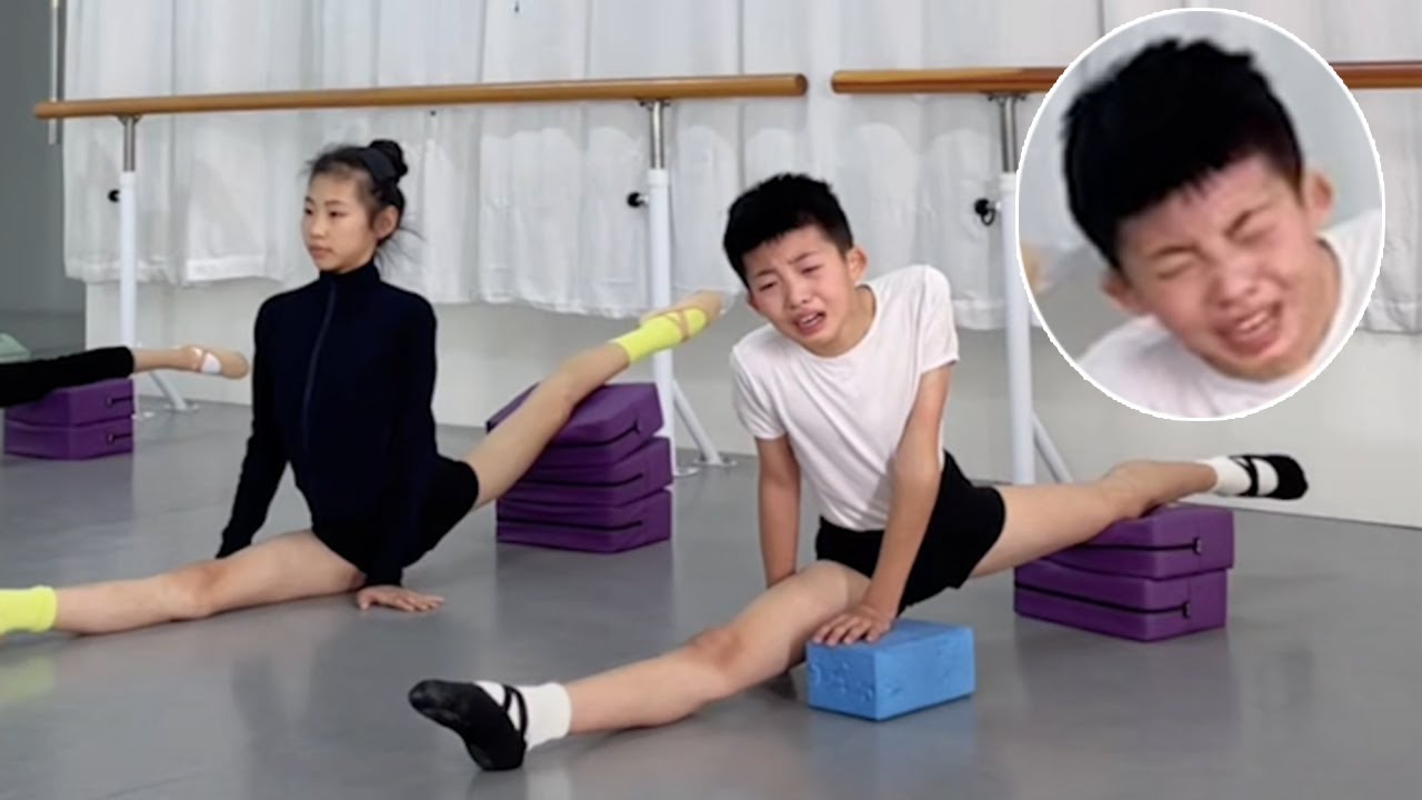 ダンス柔軟性トレーニング、女子は冷静、男子は痛みに泣く。