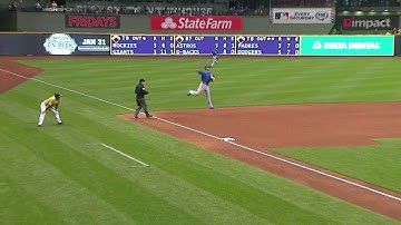 CHC@MIL: Bryant backhands and makes jump throw