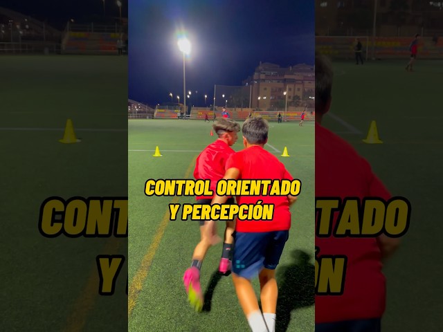 Control orientado y percepción del rival #footballtraining #footballacademy #futbolbase #soccercoach class=