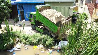New Project Trucks and Dozer upload rock to Aquatic plants that grow tall and long out of the water