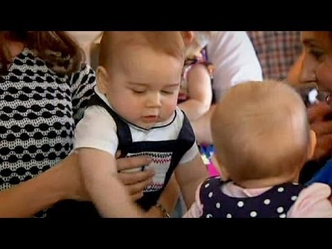 Video: Il Principe George Gioca Con Altri Bambini Durante Il Suo Primo Evento Ufficiale In Nuova Zelanda (FOTO)