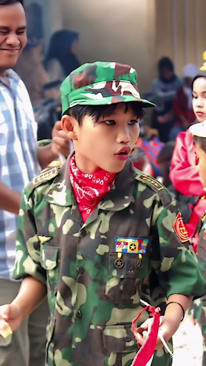 Faruk is handsome and doesn't he wear army uniform, gays? Comment #aldofitmandiraofficial #faruk ...